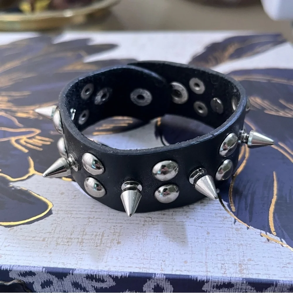 Vintage 1990s YIK FUNG Black Leather Silver Spike Studded Punk Bracelet C3